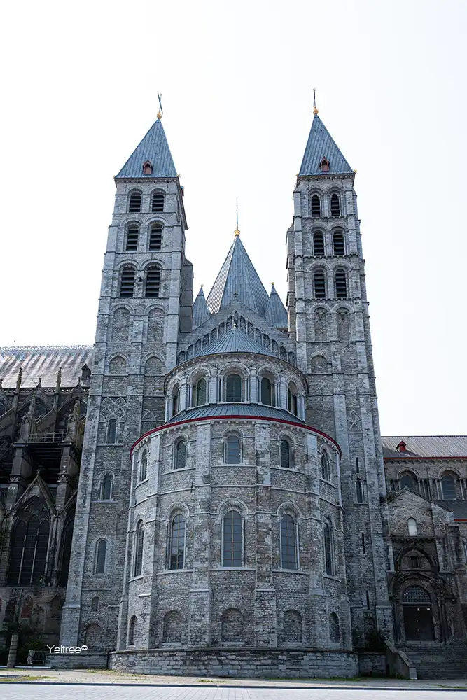 Buitenkant Notre Dame-thumb